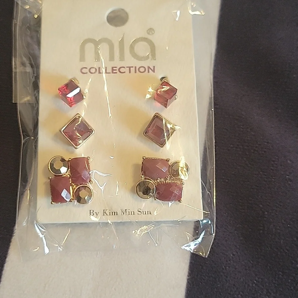 Earrings - Picture 1 of 1